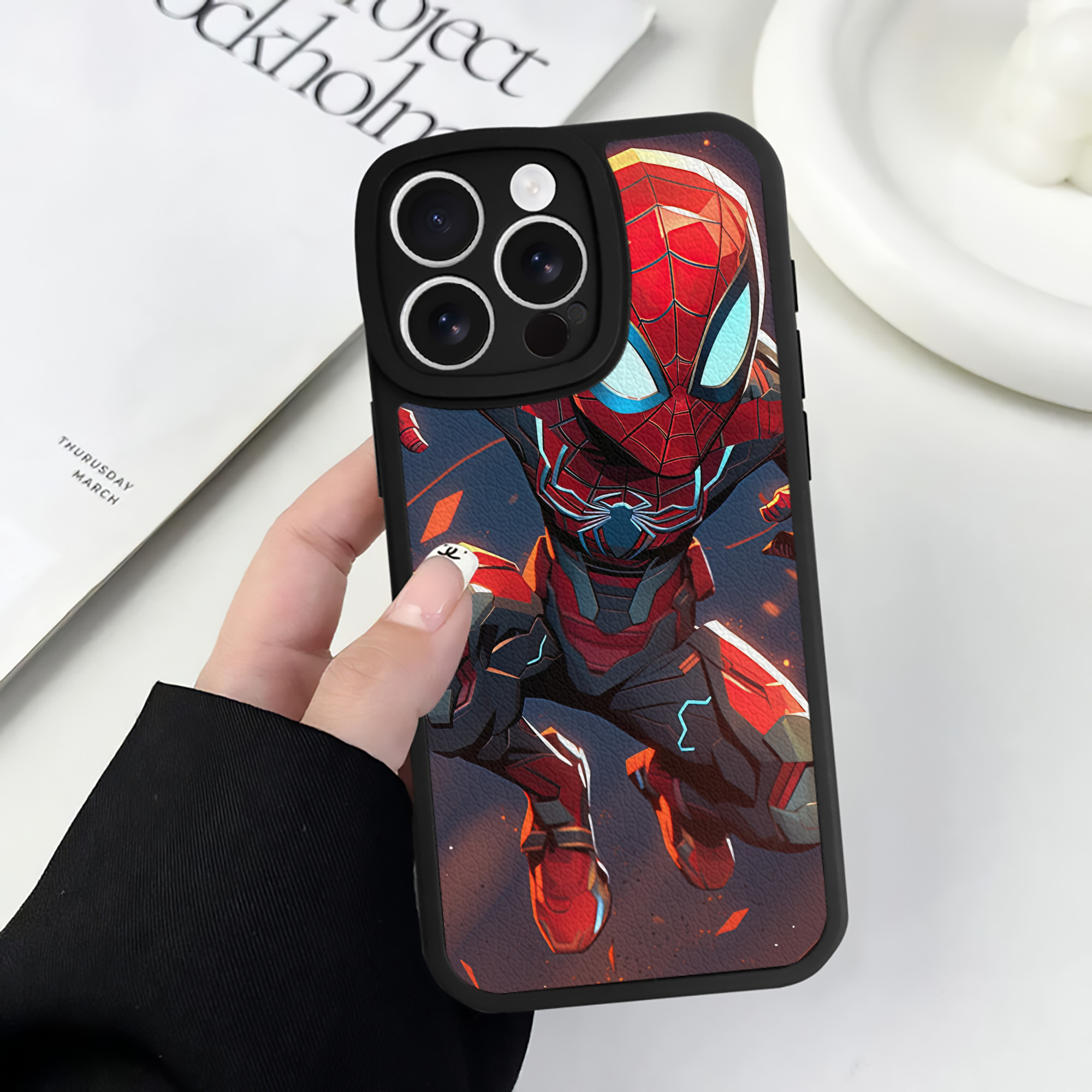 Spider Man スパイダーマン 【iPhone 16シリーズ対応】シリコンスマホケース（レザー調） 材質：シリコン